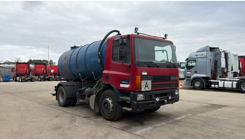 DAF 75 ATI 270 (10500 L / MANUAL PUMP / MANUAL GEARBOX / STEEL SUSP. / LAMES / POMPE MANUELLE) - Camion hydrocureur: photos 2 DAF 75 ATI 270 (10500 L / MANUAL PUMP / MANUAL GEARBOX / STEEL SUSP. / LAMES / POMPE MANUELLE) - Camion hydrocureur: photos 2