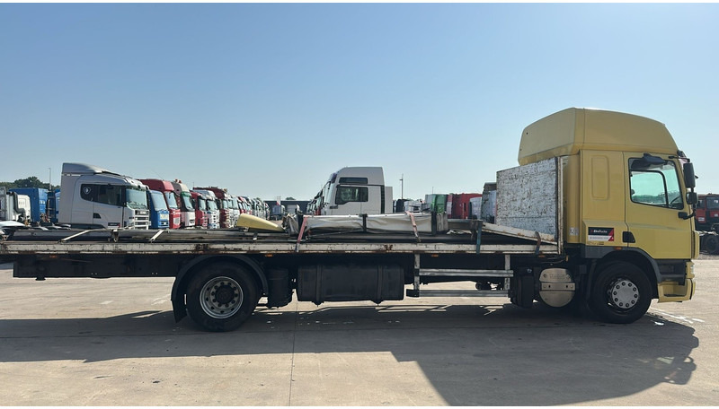 DAF 75 CF 310 (GOOD CONDITION / POSSIBLE AS BOX WITH CURTAIN / BONNE ETAT) - Camion plateau: photos 4 DAF 75 CF 310 (GOOD CONDITION / POSSIBLE AS BOX WITH CURTAIN / BONNE ETAT) - Camion plateau: photos 4