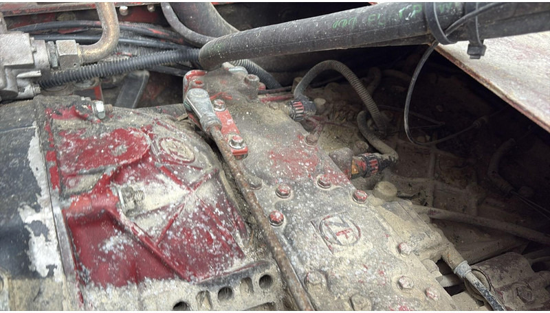 Iveco EUROTRAKKER 320 E 35 (GRAND PONT / LAMES / POMPE MANUELLE / 8X4 / CURSOR 8) - crédit-bail Iveco EUROTRAKKER 320 E 35 (GRAND PONT / LAMES / POMPE MANUELLE / 8X4 / CURSOR 8): photos 20