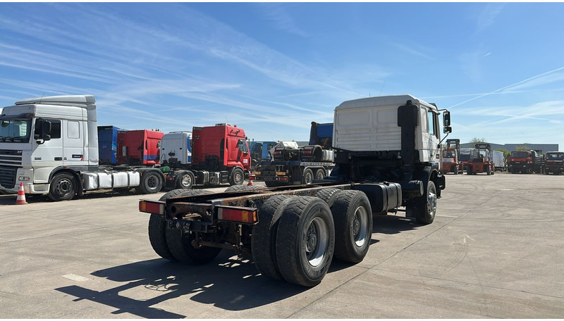 MAN 33.464 (6 CYLINDER / EURO 2 / SEMI MANUAL PUMP / BIG AXLE / STEEL SUSP. / LAMES) - Châssis cabine: photos 4 MAN 33.464 (6 CYLINDER / EURO 2 / SEMI MANUAL PUMP / BIG AXLE / STEEL SUSP. / LAMES) - Châssis cabine: photos 4