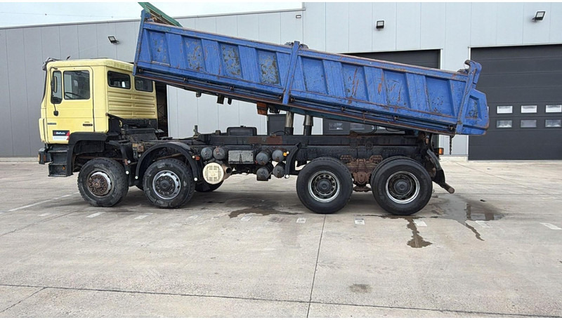 Camion benne MAN 35.402 (8X8 / BIG AXLES / GRAND PONT / LAMES / STEEL SUSP. / 6 CYLINDER): photos 11