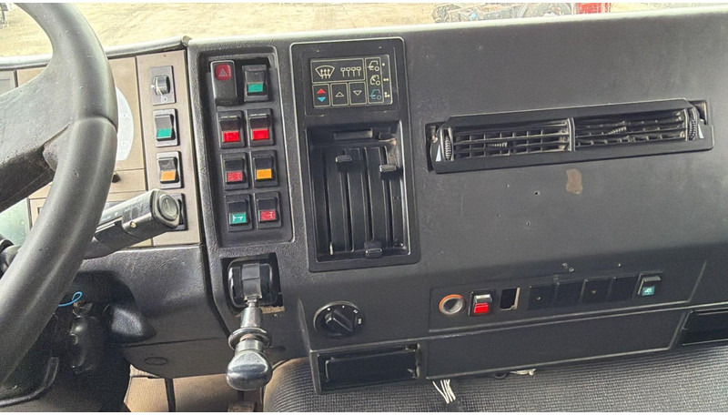 Camion benne MAN 35.402 (8X8 / BIG AXLES / GRAND PONT / LAMES / STEEL SUSP. / 6 CYLINDER): photos 18