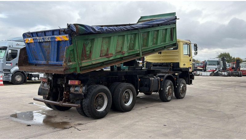 MAN 35.402 (8X8 / BIG AXLES / GRAND PONT / LAMES / STEEL SUSP. / 6 CYLINDER) - Camion benne: photos 4 MAN 35.402 (8X8 / BIG AXLES / GRAND PONT / LAMES / STEEL SUSP. / 6 CYLINDER) - Camion benne: photos 4