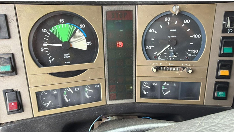 Camion benne MAN 35.402 (8X8 / BIG AXLES / GRAND PONT / LAMES / STEEL SUSP. / 6 CYLINDER): photos 17