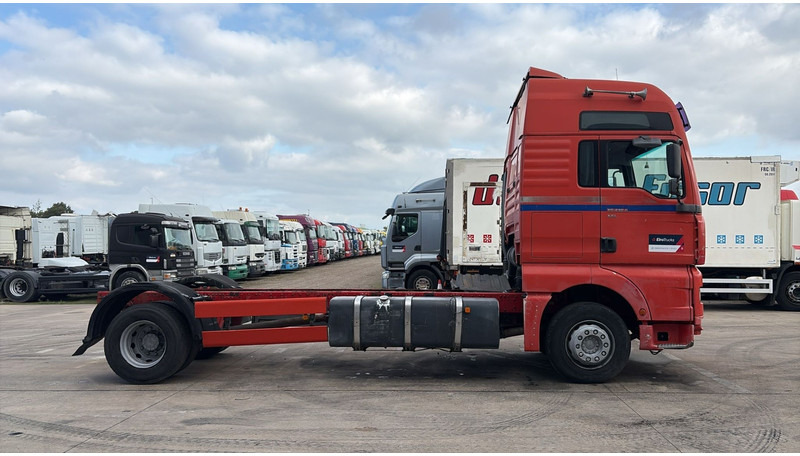 MAN TGA 18.410 (POMPE MANUELLE / MANUAL PUMP / BOITE MANUELLE / MANUAL GEARBOX) - Châssis cabine: photos 4 MAN TGA 18.410 (POMPE MANUELLE / MANUAL PUMP / BOITE MANUELLE / MANUAL GEARBOX) - Châssis cabine: photos 4