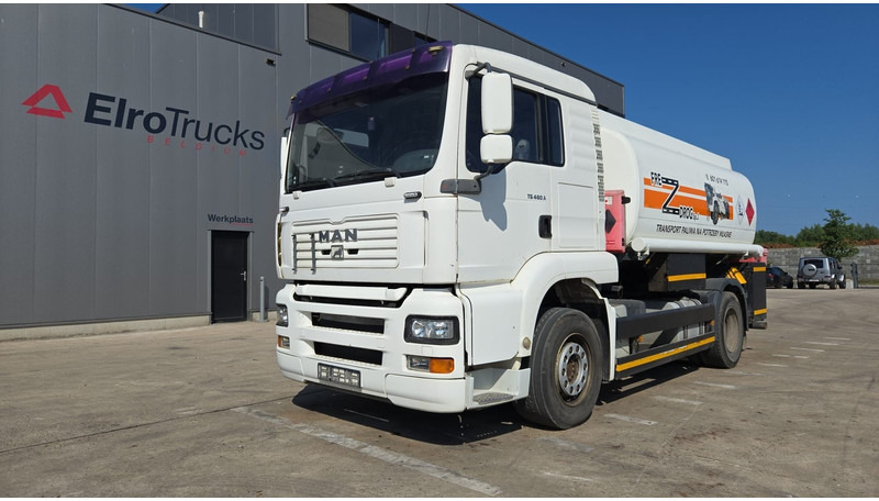 MAN TGA 18.460 (14.140L / MANUAL PUMP / MANUAL GEARBOX / TOP CONDITON / BOITE & POMPE MANUELLE) - Camion citerne: photos 1 MAN TGA 18.460 (14.140L / MANUAL PUMP / MANUAL GEARBOX / TOP CONDITON / BOITE & POMPE MANUELLE) - Camion citerne: photos 1