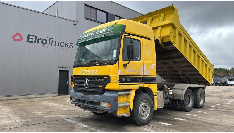 Mercedes-Benz ACTROS 2640 (EPS / LAMES / GRAND PONT / 6X4 / 3 PEDALES) - Camion benne: photos 1 Mercedes-Benz ACTROS 2640 (EPS / LAMES / GRAND PONT / 6X4 / 3 PEDALES) - Camion benne: photos 1