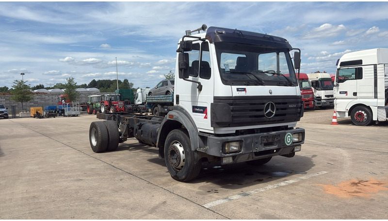 Mercedes-Benz SK 1824 (LAMES / GRAND PONT / BOITE MANUELLE / MANUAL GEARBOX / V6) - Châssis cabine: photos 2 Mercedes-Benz SK 1824 (LAMES / GRAND PONT / BOITE MANUELLE / MANUAL GEARBOX / V6) - Châssis cabine: photos 2