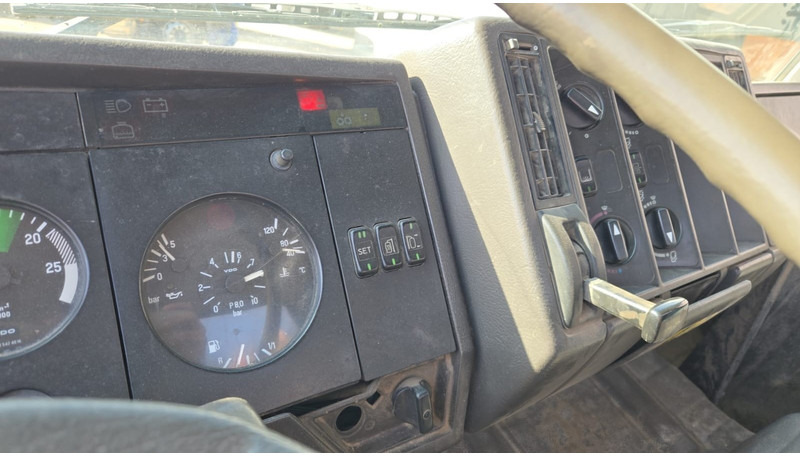 Camion malaxeur Mercedes-Benz SK 2527 (MALAXEUR / MIXER / POSSIBLE COMME CHASSIS / 6X4 / LAMES / GRAND PONT): photos 13