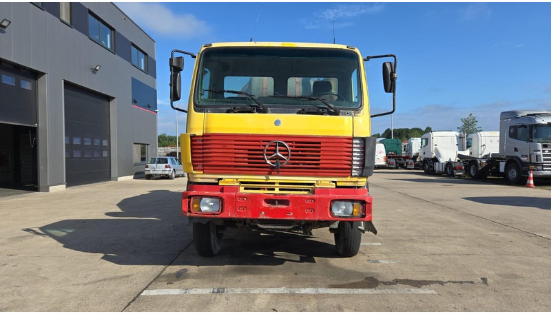 Mercedes-Benz SK 2527 (MALAXEUR / MIXER / POSSIBLE COMME CHASSIS / 6X4 / LAMES / GRAND PONT) - Camion malaxeur: photos 2 Mercedes-Benz SK 2527 (MALAXEUR / MIXER / POSSIBLE COMME CHASSIS / 6X4 / LAMES / GRAND PONT) - Camion malaxeur: photos 2