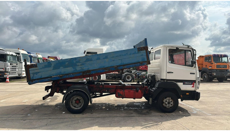 Mercedes-Benz SK 809 (POMPE MANUELLE / MANUAL PUMP / HELPER / AUXILAIRY / SPER / STEEL SUSP.) - Camion benne: photos 3 Mercedes-Benz SK 809 (POMPE MANUELLE / MANUAL PUMP / HELPER / AUXILAIRY / SPER / STEEL SUSP.) - Camion benne: photos 3