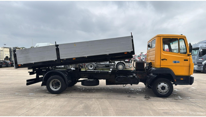 Mercedes-Benz SK 814 (MANUAL PUMP / POMPE MANUELLE / LAMES) - Camion benne: photos 3 Mercedes-Benz SK 814 (MANUAL PUMP / POMPE MANUELLE / LAMES) - Camion benne: photos 3