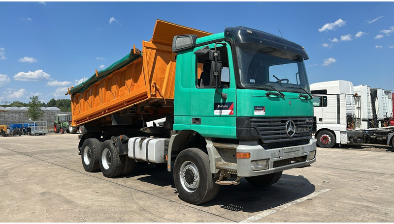 Mercedes-Benz actros 3340 (EPS / 6X6 / 3 PEDALES / LAMES / GRAND PONT / BIG AXLE / TRES PROPRE) - Camion benne: photos 3 Mercedes-Benz actros 3340 (EPS / 6X6 / 3 PEDALES / LAMES / GRAND PONT / BIG AXLE / TRES PROPRE) - Camion benne: photos 3