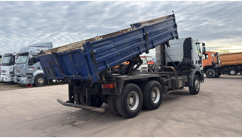 Renault Kerax 320 (BOITE MANUELLE / LAMES / GRAND PONT / BIG AXLE / MANUAL GEARBOX) - Camion benne: photos 4 Renault Kerax 320 (BOITE MANUELLE / LAMES / GRAND PONT / BIG AXLE / MANUAL GEARBOX) - Camion benne: photos 4