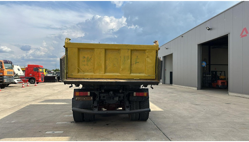 Renault Kerax 385 (POMPE MANUELLE / MANUAL PUMP / 6X4 / LAMES / GRAND PONT) - Camion benne: photos 5 Renault Kerax 385 (POMPE MANUELLE / MANUAL PUMP / 6X4 / LAMES / GRAND PONT) - Camion benne: photos 5