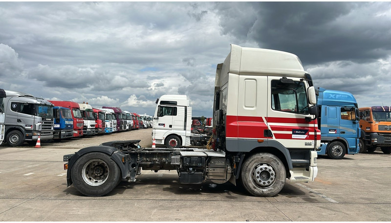 DAF 85 CF 460 (BOITE MANUELLE / MANUAL GEARBOX / GOOD CONDITION / BONNE ETAT) - Tracteur routier: photos 4 DAF 85 CF 460 (BOITE MANUELLE / MANUAL GEARBOX / GOOD CONDITION / BONNE ETAT) - Tracteur routier: photos 4