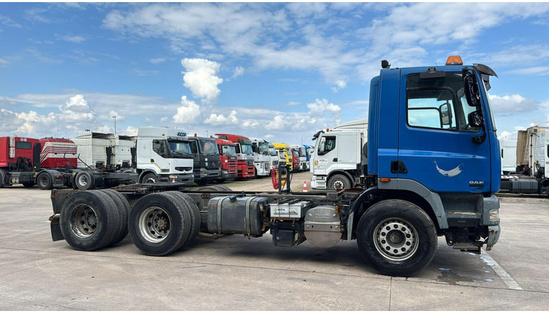 DAF CF 85.410 (BELGIAN TRUCK / HOOK / 10 TYRES) - Tracteur routier: photos 4 DAF CF 85.410 (BELGIAN TRUCK / HOOK / 10 TYRES) - Tracteur routier: photos 4