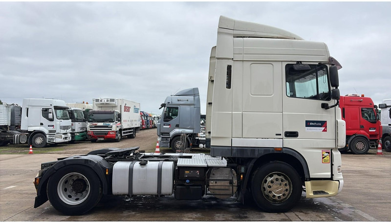 DAF XF 105.460 (BOITE MANUELLE / MANUAL GEARBOX) - Tracteur routier: photos 3 DAF XF 105.460 (BOITE MANUELLE / MANUAL GEARBOX) - Tracteur routier: photos 3