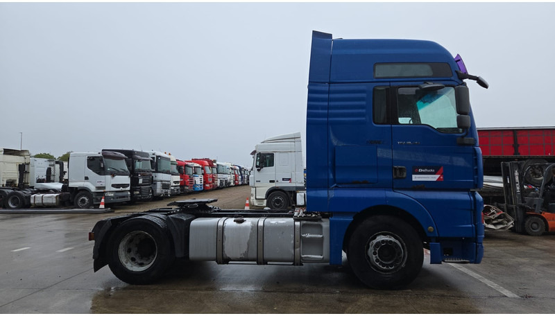MAN TGA 18.410 (864.000 KM / MANUAL PUMP / MANUAL GEARBOX / RETARDER / POMPE MANUELLE) - Tracteur routier: photos 4 MAN TGA 18.410 (864.000 KM / MANUAL PUMP / MANUAL GEARBOX / RETARDER / POMPE MANUELLE) - Tracteur routier: photos 4