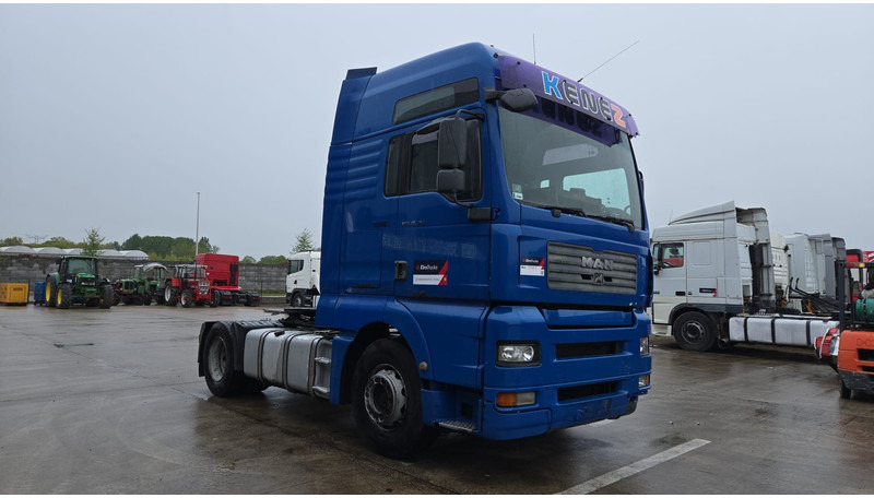 MAN TGA 18.410 (864.000 KM / MANUAL PUMP / MANUAL GEARBOX / RETARDER / POMPE MANUELLE) - Tracteur routier: photos 3 MAN TGA 18.410 (864.000 KM / MANUAL PUMP / MANUAL GEARBOX / RETARDER / POMPE MANUELLE) - Tracteur routier: photos 3