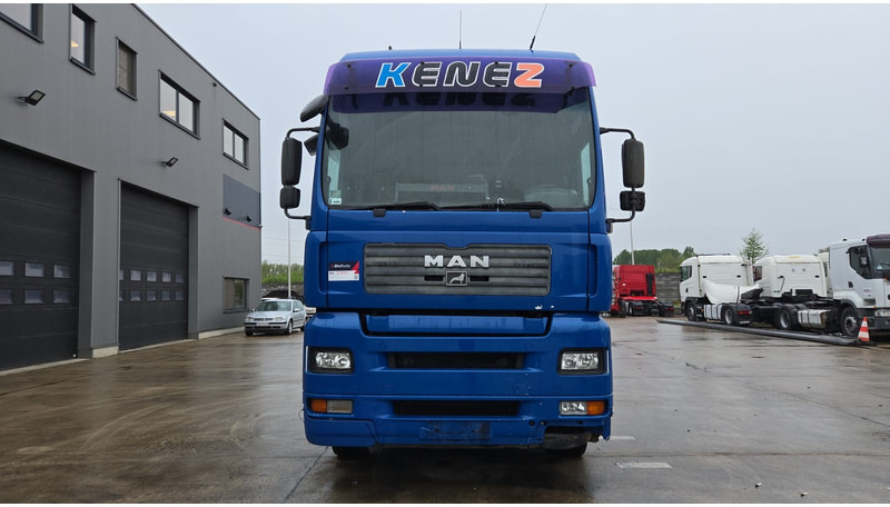 MAN TGA 18.410 (864.000 KM / MANUAL PUMP / MANUAL GEARBOX / RETARDER / POMPE MANUELLE) - Tracteur routier: photos 2 MAN TGA 18.410 (864.000 KM / MANUAL PUMP / MANUAL GEARBOX / RETARDER / POMPE MANUELLE) - Tracteur routier: photos 2
