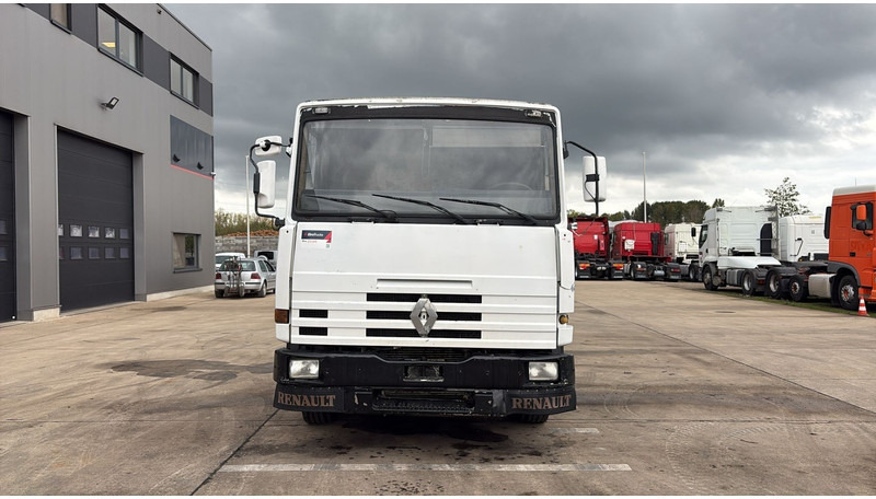 Renault R 385 Major (2 CULASSE / LAMES / GRAND PONT / STEEL SUSP. / MANUAL PUMP / POMPE MANUELLE) - Tracteur routier: photos 4 Renault R 385 Major (2 CULASSE / LAMES / GRAND PONT / STEEL SUSP. / MANUAL PUMP / POMPE MANUELLE) - Tracteur routier: photos 4
