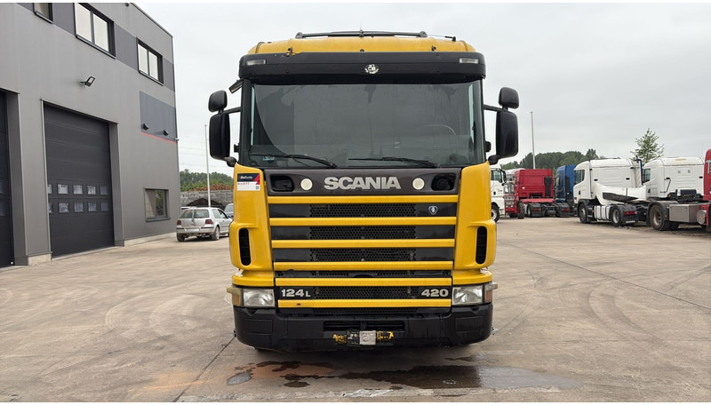 Scania 124-420 (6X2 / 8 TYRES / ORIGINAL TRACTOR UNIT / FRONT STEEL) - Tracteur routier: photos 2 Scania 124-420 (6X2 / 8 TYRES / ORIGINAL TRACTOR UNIT / FRONT STEEL) - Tracteur routier: photos 2