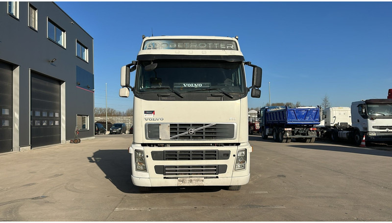 Volvo FH 400 (MANUAL GEARBOX / BOITE MANUELLE / CLEAN CHASSIS / EURO 5) - Tracteur routier: photos 2 Volvo FH 400 (MANUAL GEARBOX / BOITE MANUELLE / CLEAN CHASSIS / EURO 5) - Tracteur routier: photos 2