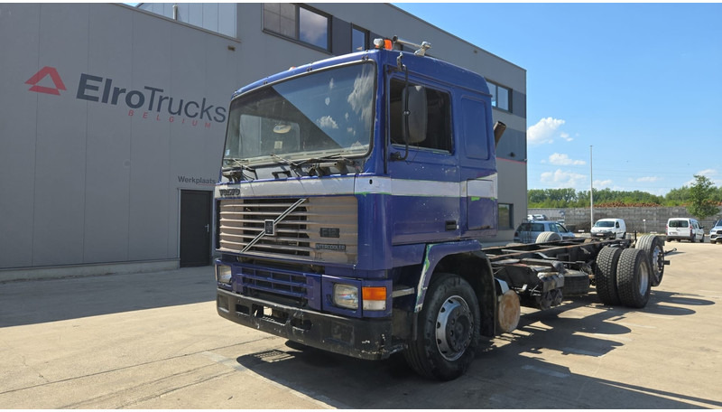 Volvo F 12 - 360 (FULL STEEL SUSPENSION / MANUAL PUMP / SUSP. LAMES / 6X2) - Châssis cabine: photos 1 Volvo F 12 - 360 (FULL STEEL SUSPENSION / MANUAL PUMP / SUSP. LAMES / 6X2) - Châssis cabine: photos 1