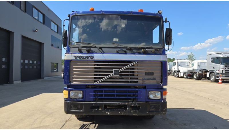 Volvo F 12 - 360 (FULL STEEL SUSPENSION / MANUAL PUMP / SUSP. LAMES / 6X2) - Châssis cabine: photos 2 Volvo F 12 - 360 (FULL STEEL SUSPENSION / MANUAL PUMP / SUSP. LAMES / 6X2) - Châssis cabine: photos 2