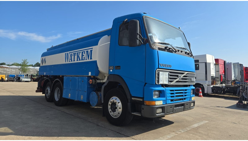 Volvo FH 12.380 (20.100 LITERS / PARFAIT ETAT / TOP CONDITION !!! / 6X2 / BOITE MANUELLE) - Camion citerne: photos 3 Volvo FH 12.380 (20.100 LITERS / PARFAIT ETAT / TOP CONDITION !!! / 6X2 / BOITE MANUELLE) - Camion citerne: photos 3