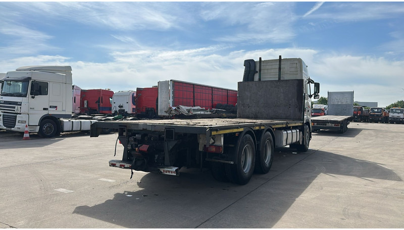 Volvo FH 12 - 460 (BOITE MANUELLE / MANUAL GEARBOX / 10 TYRES / 6X2 / AC / AIRCO) - Camion plateau: photos 5 Volvo FH 12 - 460 (BOITE MANUELLE / MANUAL GEARBOX / 10 TYRES / 6X2 / AC / AIRCO) - Camion plateau: photos 5