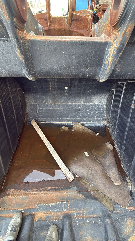 HITACHI ZX520/530 Cheap Second Hand Bucket - Godet pour pelle: photos 4 HITACHI ZX520/530 Cheap Second Hand Bucket - Godet pour pelle: photos 4