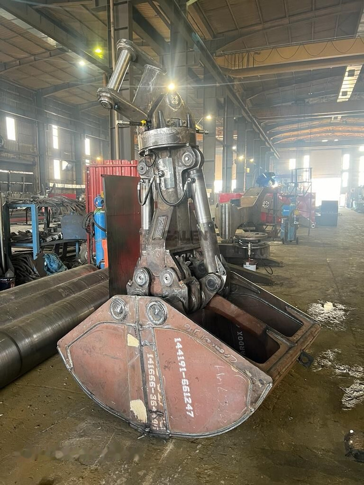 Liebherr R928 Clamshell Bucket - Benne preneuse: photos 2 Liebherr R928 Clamshell Bucket - Benne preneuse: photos 2