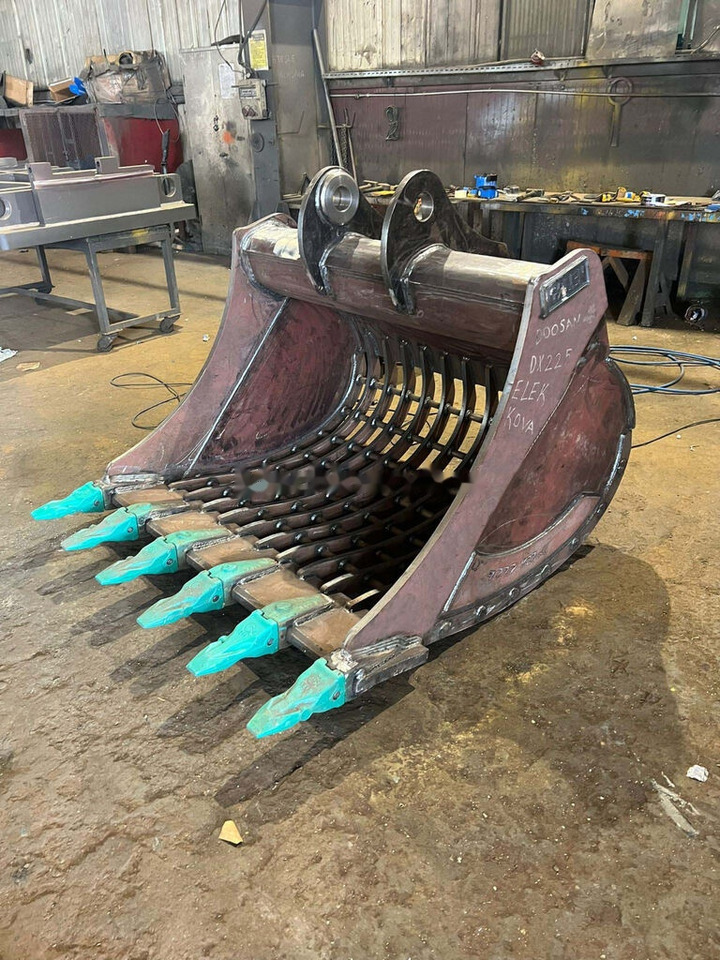 Volvo EC220 Skeleton Bucket - Godet de tri: photos 1 Volvo EC220 Skeleton Bucket - Godet de tri: photos 1