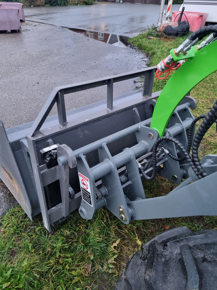 Chargeuse sur pneus WCM L2110e E-Power: photos 12