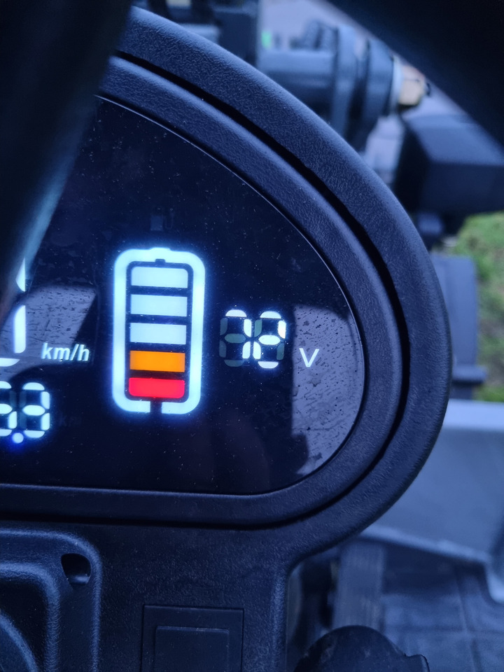 Chargeuse sur pneus WCM L2110e E-Power: photos 17