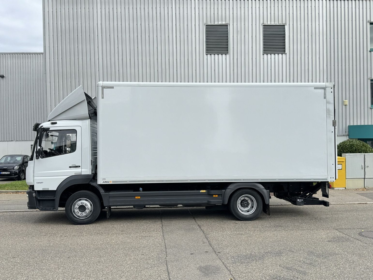 Mercedes-Benz Atego 1221 L Koffer 6,1m LBW AHK Klima TOP - Camion fourgon: photos 4 Mercedes-Benz Atego 1221 L Koffer 6,1m LBW AHK Klima TOP - Camion fourgon: photos 4