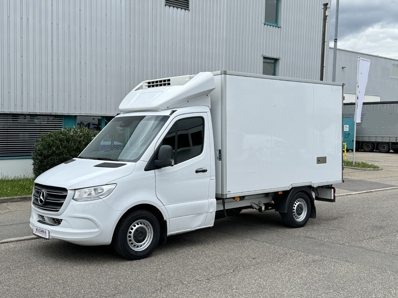 Mercedes-Benz Sprinter 316 Tiefkühl 3,3m TK V-500 MAX Luftgef. - Utilitaire frigorifique: photos 3 Mercedes-Benz Sprinter 316 Tiefkühl 3,3m TK V-500 MAX Luftgef. - Utilitaire frigorifique: photos 3