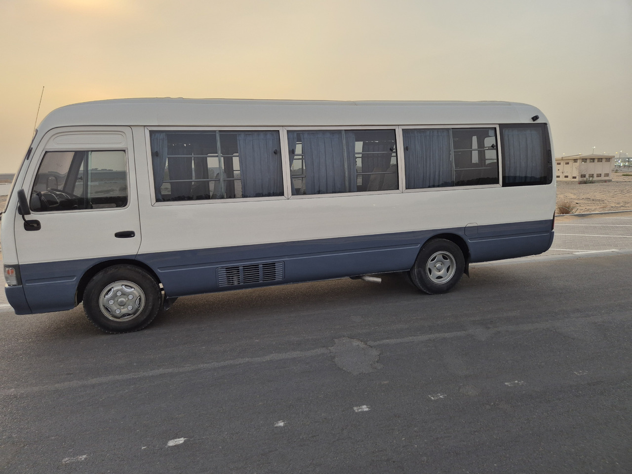 Toyota Coaster ... 30 places - climatisé - Minibus, Transport de personnes: photos 3 Toyota Coaster ... 30 places - climatisé - Minibus, Transport de personnes: photos 3