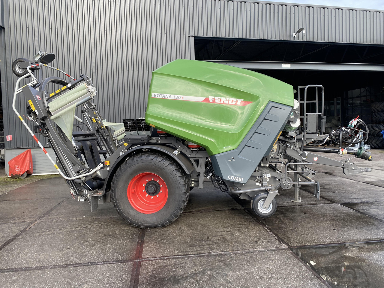 Fendt Rotana 130F - Enrubanneuse: photos 2 Fendt Rotana 130F - Enrubanneuse: photos 2