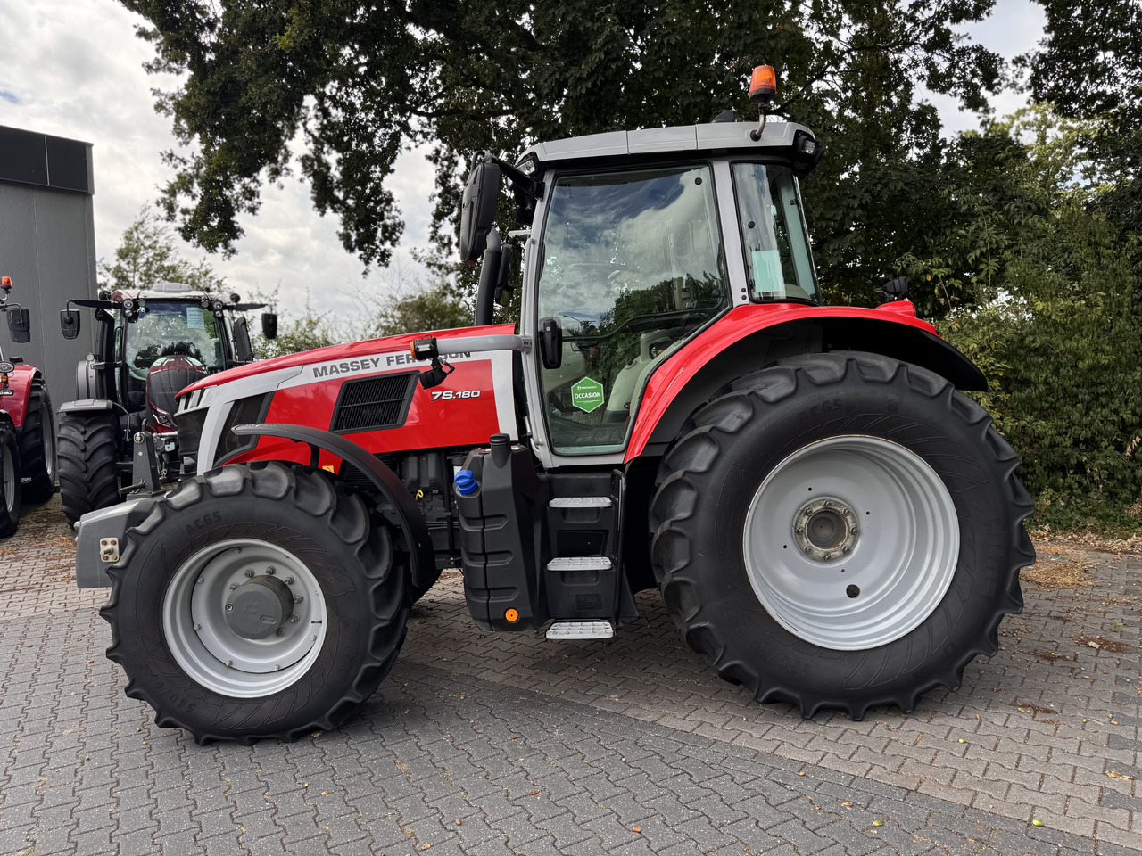 Massey Ferguson 7s.180 Dyna6 Efficient - Tracteur agricole: photos 2 Massey Ferguson 7s.180 Dyna6 Efficient - Tracteur agricole: photos 2