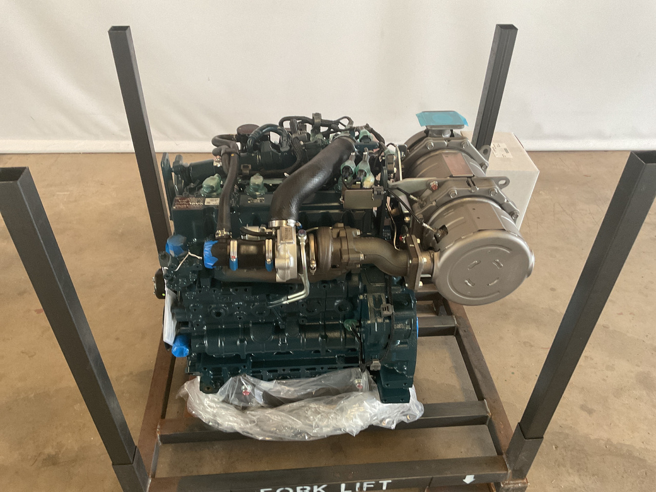 Kubota  V3307 CR-T - Moteur: photos 2 Kubota  V3307 CR-T - Moteur: photos 2