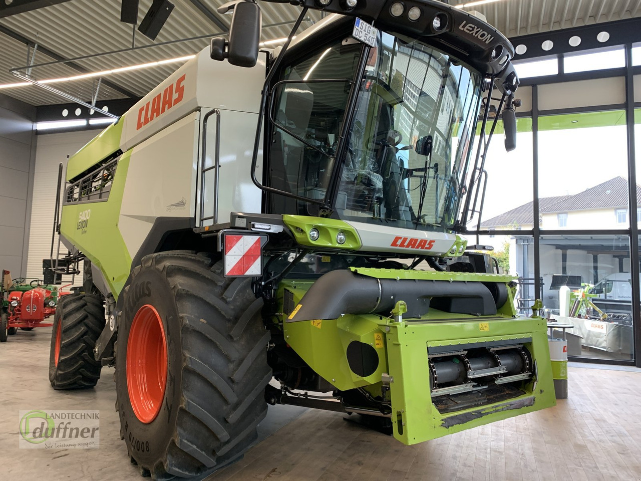 CLAAS Lexion 5400 - Moissonneuse-batteuse: photos 1 CLAAS Lexion 5400 - Moissonneuse-batteuse: photos 1
