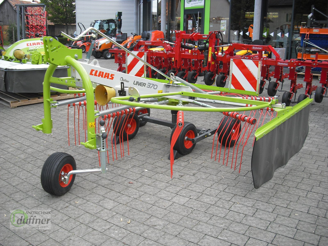 CLAAS Liner 370 - Faneuse: photos 2 CLAAS Liner 370 - Faneuse: photos 2