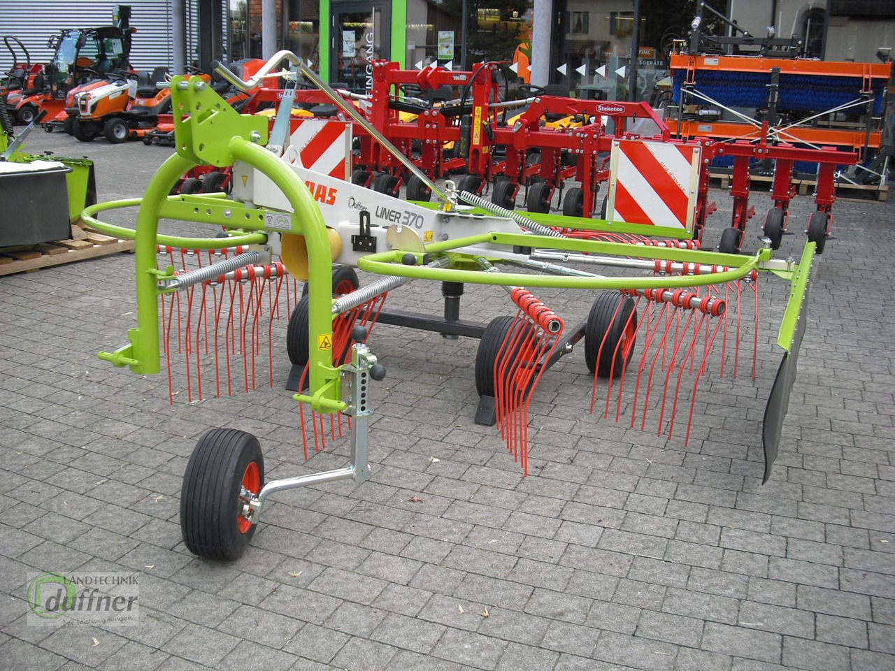 CLAAS Liner 370 - Faneuse: photos 3 CLAAS Liner 370 - Faneuse: photos 3