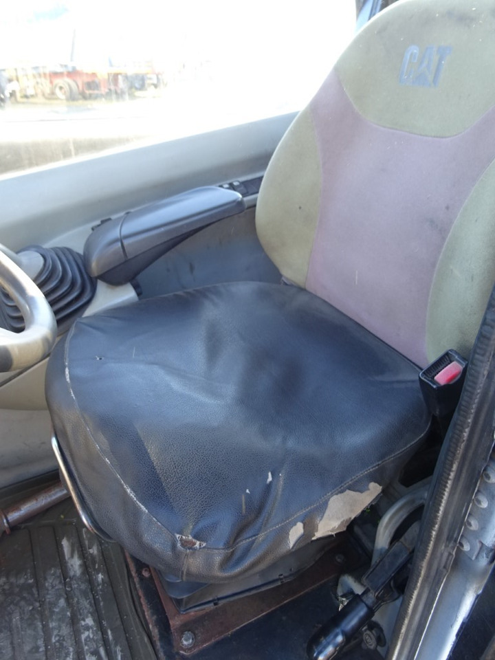 Chariot télescopique CATERPILLAR TH360B: photos 9 Chariot télescopique CATERPILLAR TH360B: photos 9