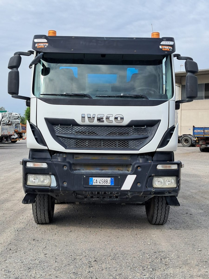 IVECO TRAKKER 500 CIFA RY1300 - Camion malaxeur: photos 4 IVECO TRAKKER 500 CIFA RY1300 - Camion malaxeur: photos 4