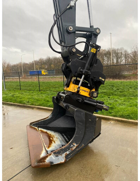 Engcon EC233, OQ80, GB29 = Rotator + Coupler + Gripper + - Accessoire pour Engins de chantier: photos 1 Engcon EC233, OQ80, GB29 = Rotator + Coupler + Gripper + - Accessoire pour Engins de chantier: photos 1