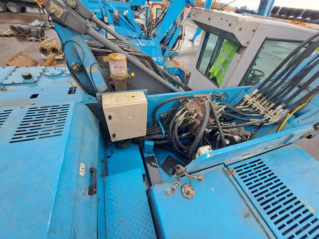 Pelle de manutention Fuchs MHL350C + generator: photos 8